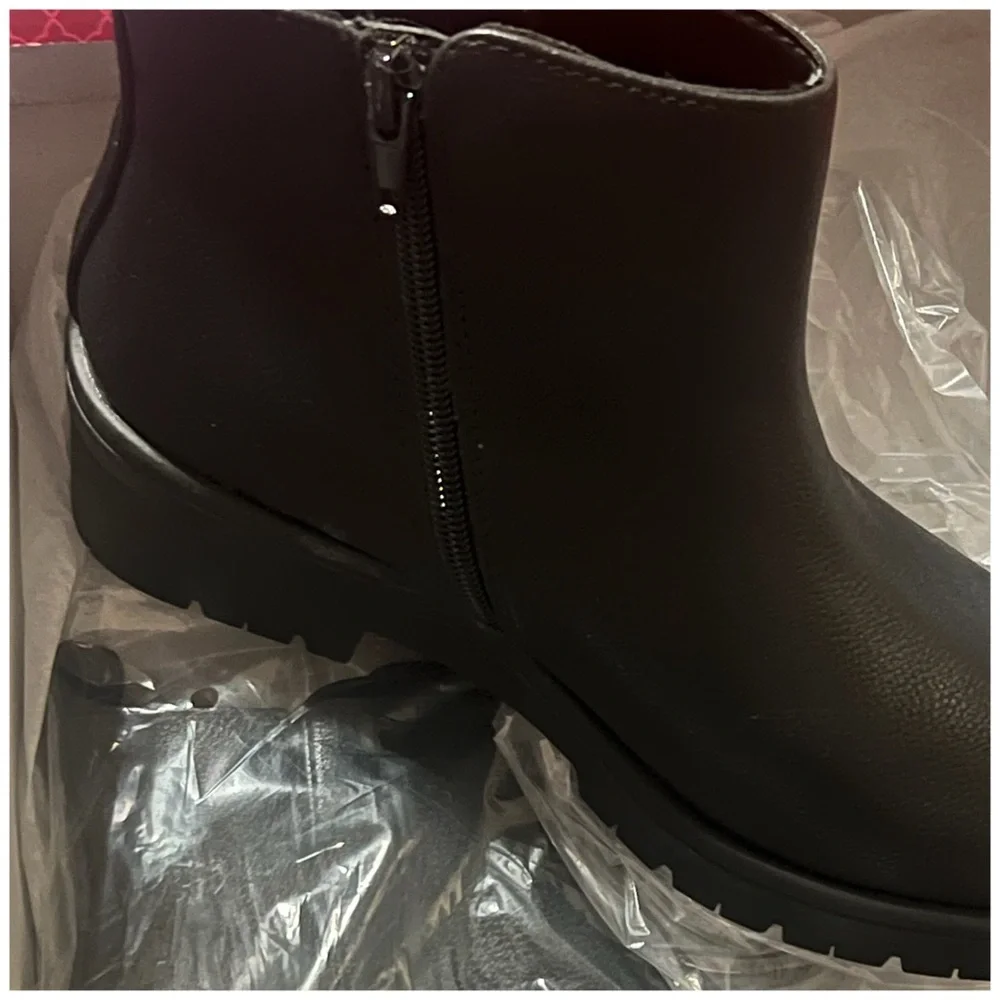 KELLY & KATIE • 
Tatum Bootie Black - Picture 5 of 6